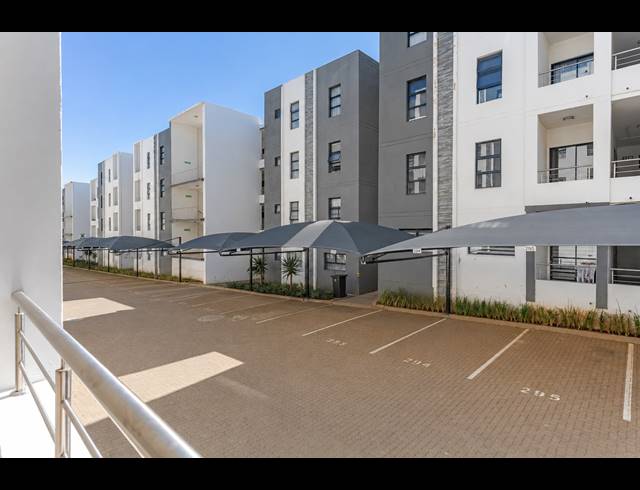 2 BEDROOM APARTMENT FOR SALE IN HALFWAY HOUSE